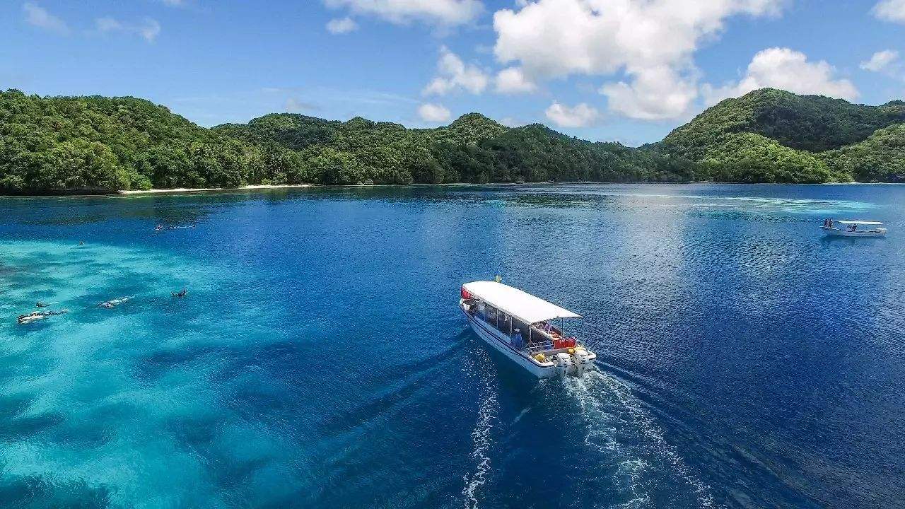 很多国家赶不走美国驻军，这个小国却请美国来驻军