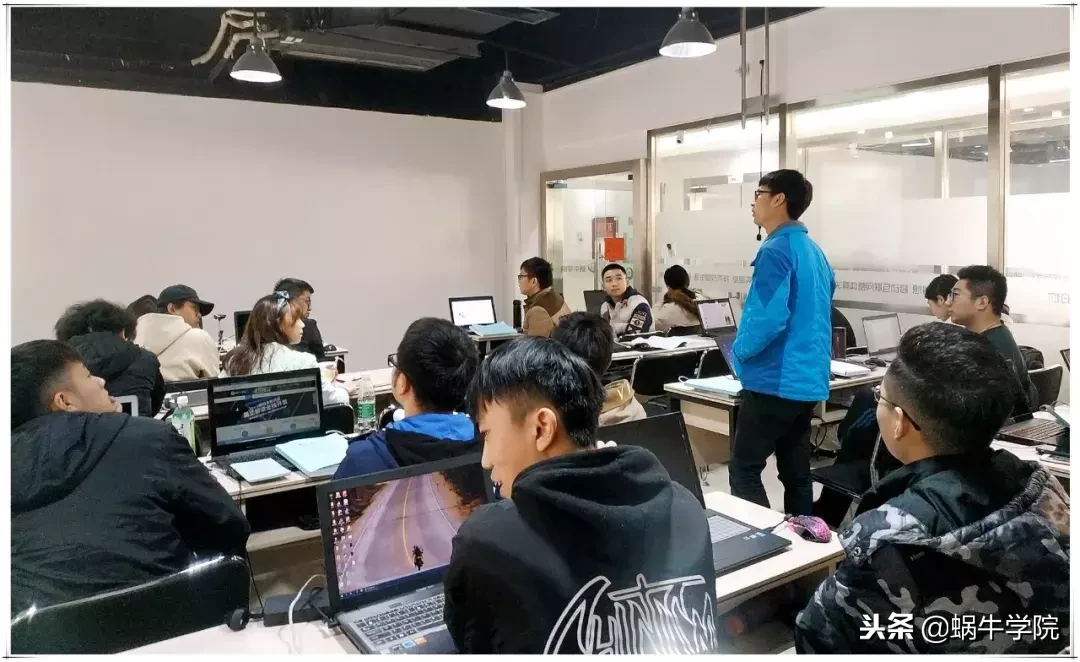 今天有人说：培训机构的骗子很多 蜗牛学院好像特别出名，因为……