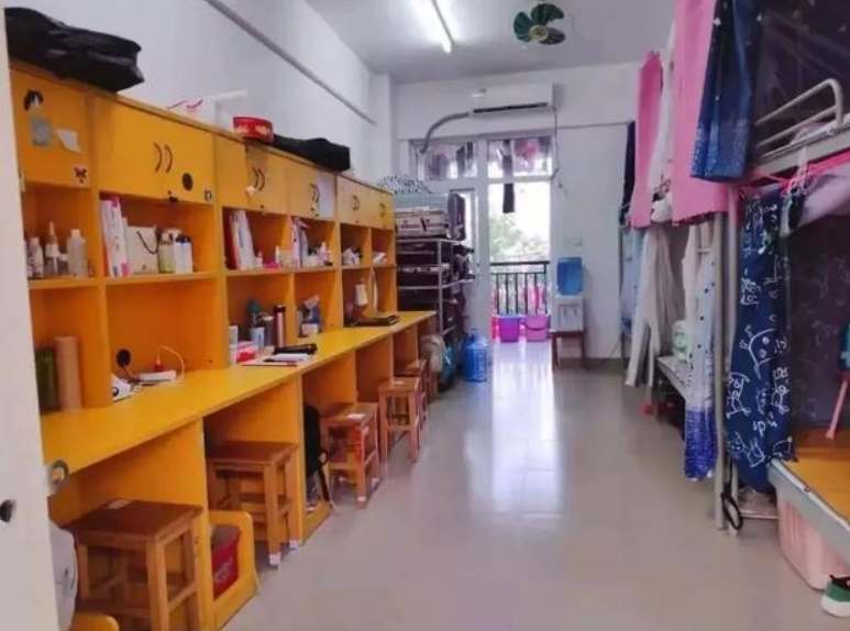 我国宿舍很牛的大学，堪称终极豪华版，能被录取的学生叫人羡慕