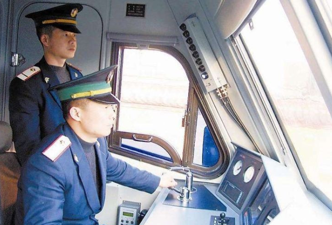 铁路很吃香的5个专业，好就业薪资待遇高，有机会拿到铁饭碗