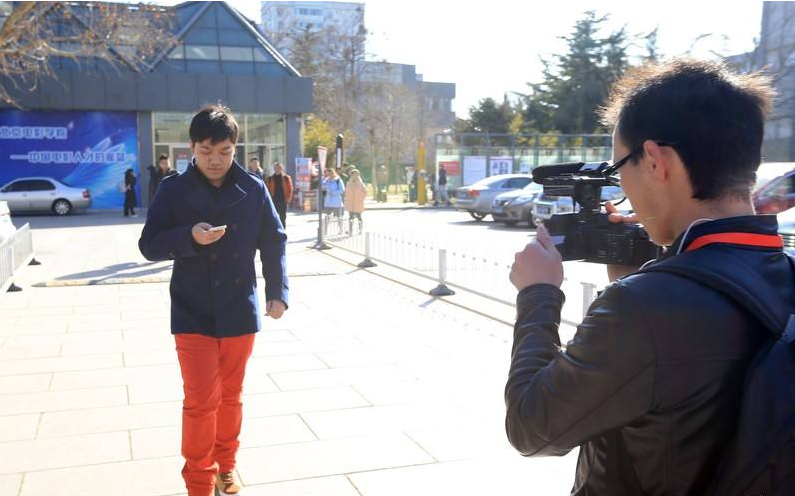 因《家有儿女》爆红，遭名校2度