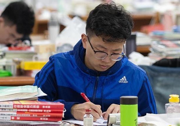 2022考研有新规，英语四级或成报名门槛，部分学生户籍地也有要求