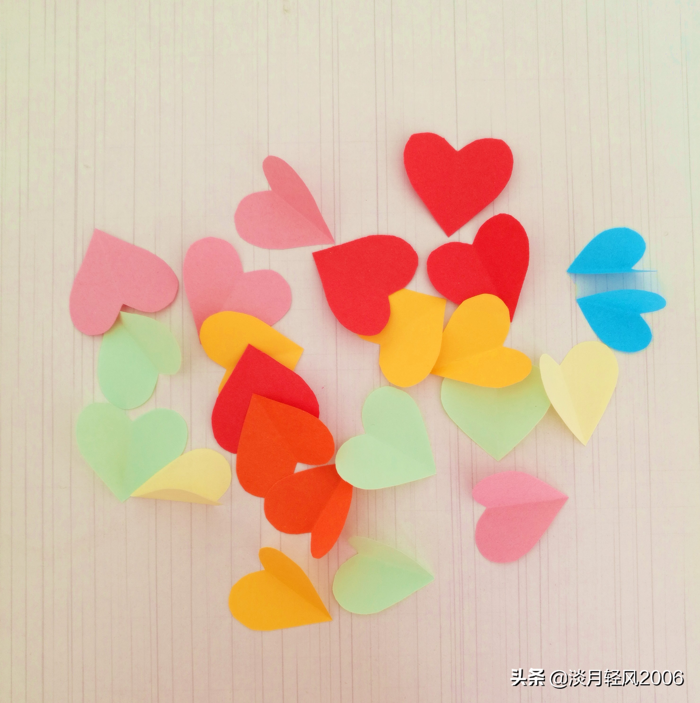 母亲节就要到了,用彩色卡纸做一个简单好看的母亲节贺卡,有教程