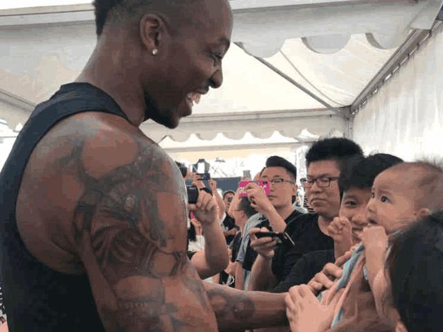 为什么nba的人都爱纹身(为啥有的NBA球员不纹身？威少觉得不够时尚，而哈登的理由是怕疼)