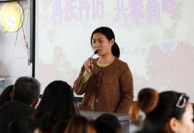 “有请倒数第一的家长发言”家长事先不知情，3句话怼的老师脸红