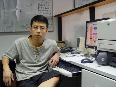 央视主持阿丘被封杀，风光一时沦落到唾弃一世，现在怎样了