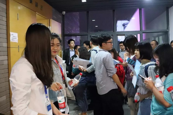 教育部开通学生热线，2021正式实行高校学生资助电话，请及时查收