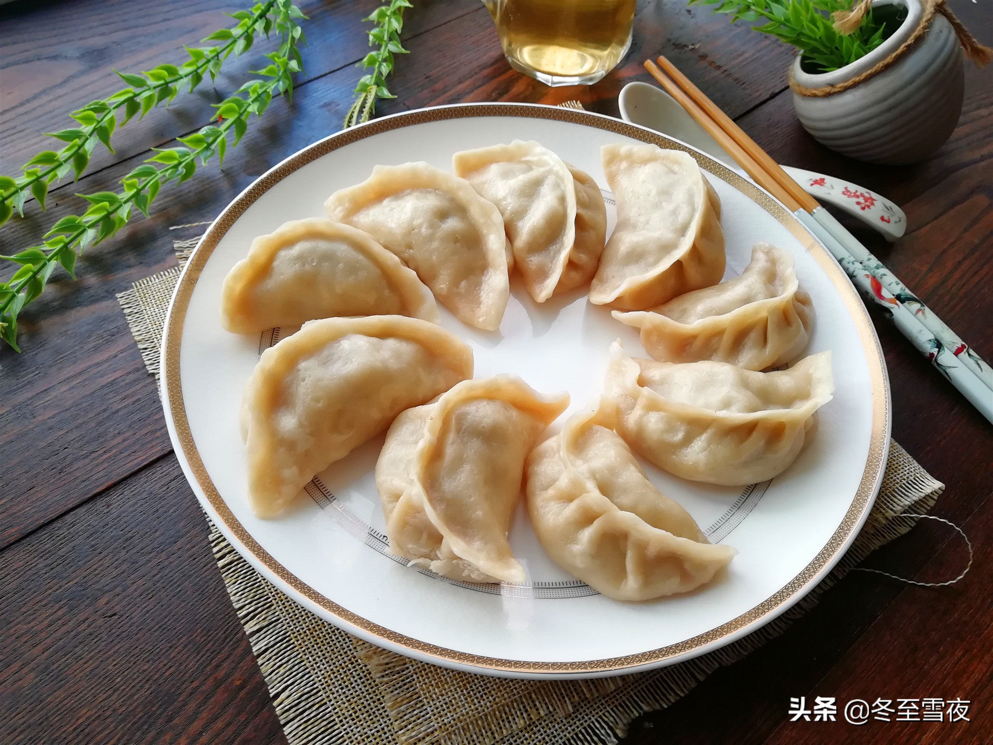 吃饺子，这个肉馅的饺子最香了，香嫩可口，就是有点贵