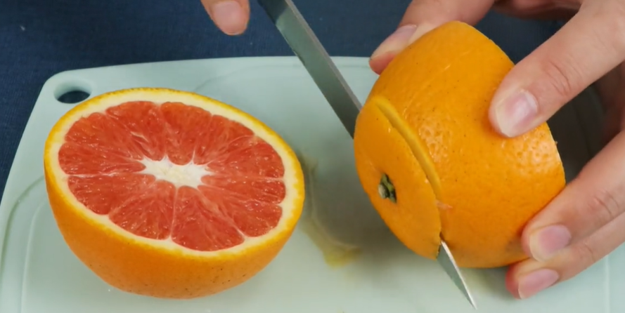橙子学会用这5种方法剥皮，不沾手不流汁，关键是客人吃着也方便