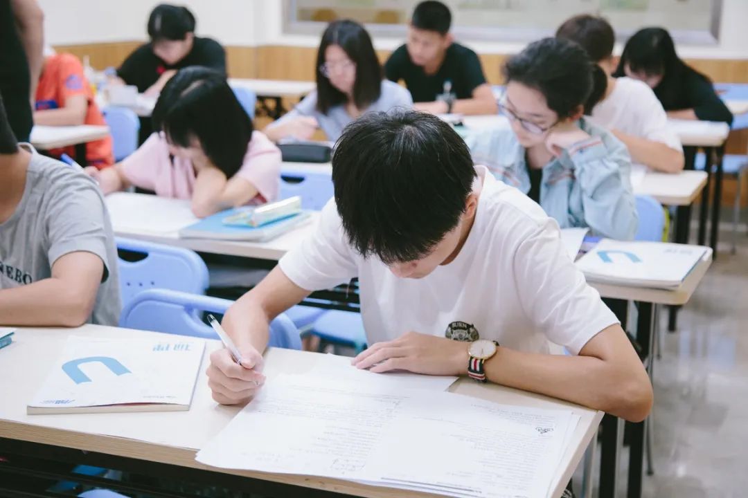 大学毕业后5年才懂，“理科生”和“文科生”的差距，不止在工资