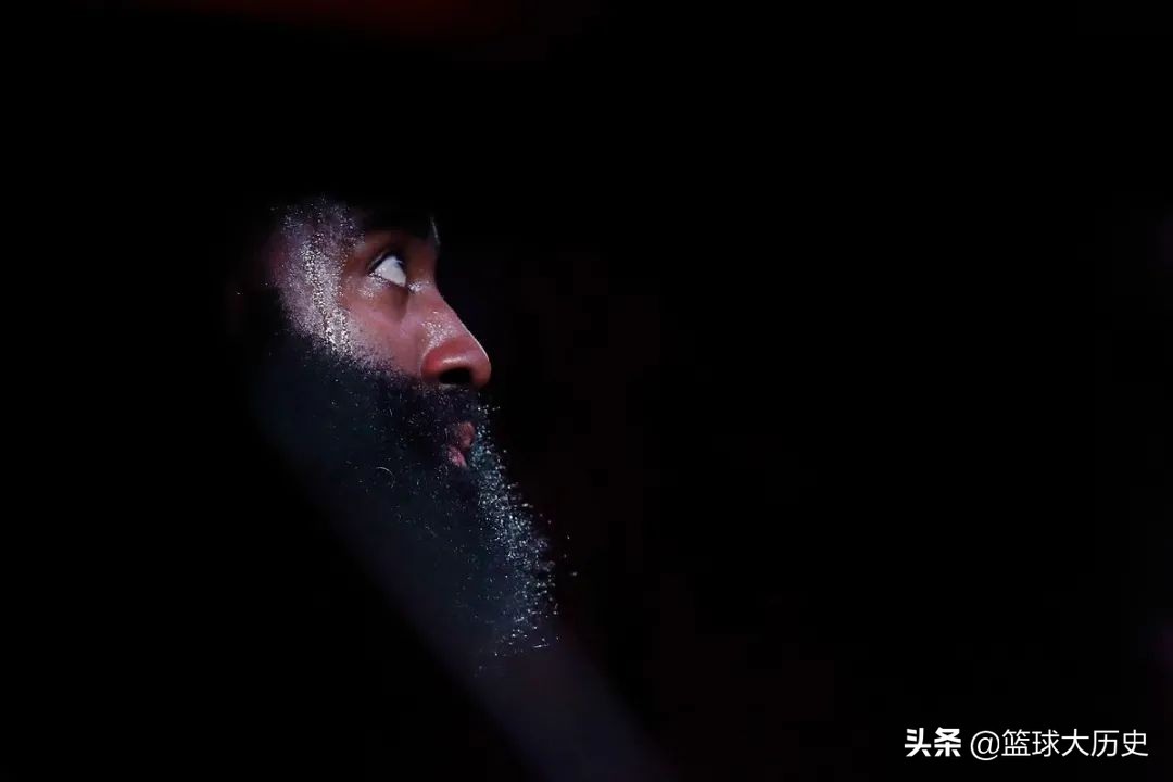 篮球比赛单场最多罚多少分(5中29分！单场19罚！颤抖吧NBA，得分王回来了)