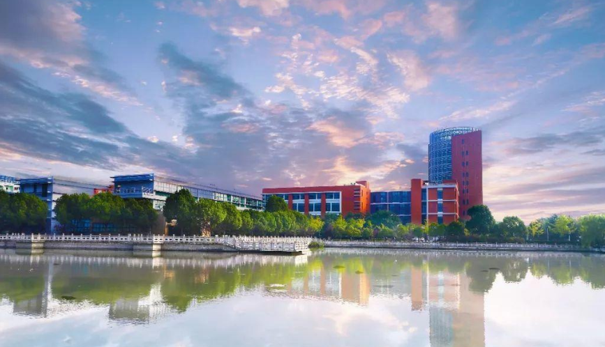 “副部级”大学排名出炉，北大超越清华居榜首，华东五校很抢眼