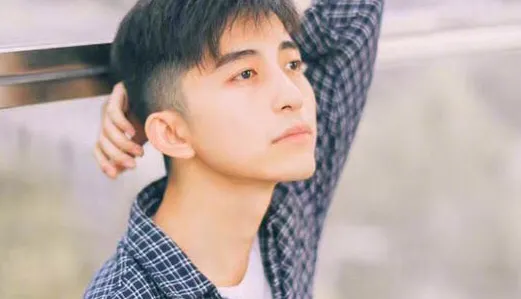 天天向上鲁述钊：武大食堂男神系，讲课啦！