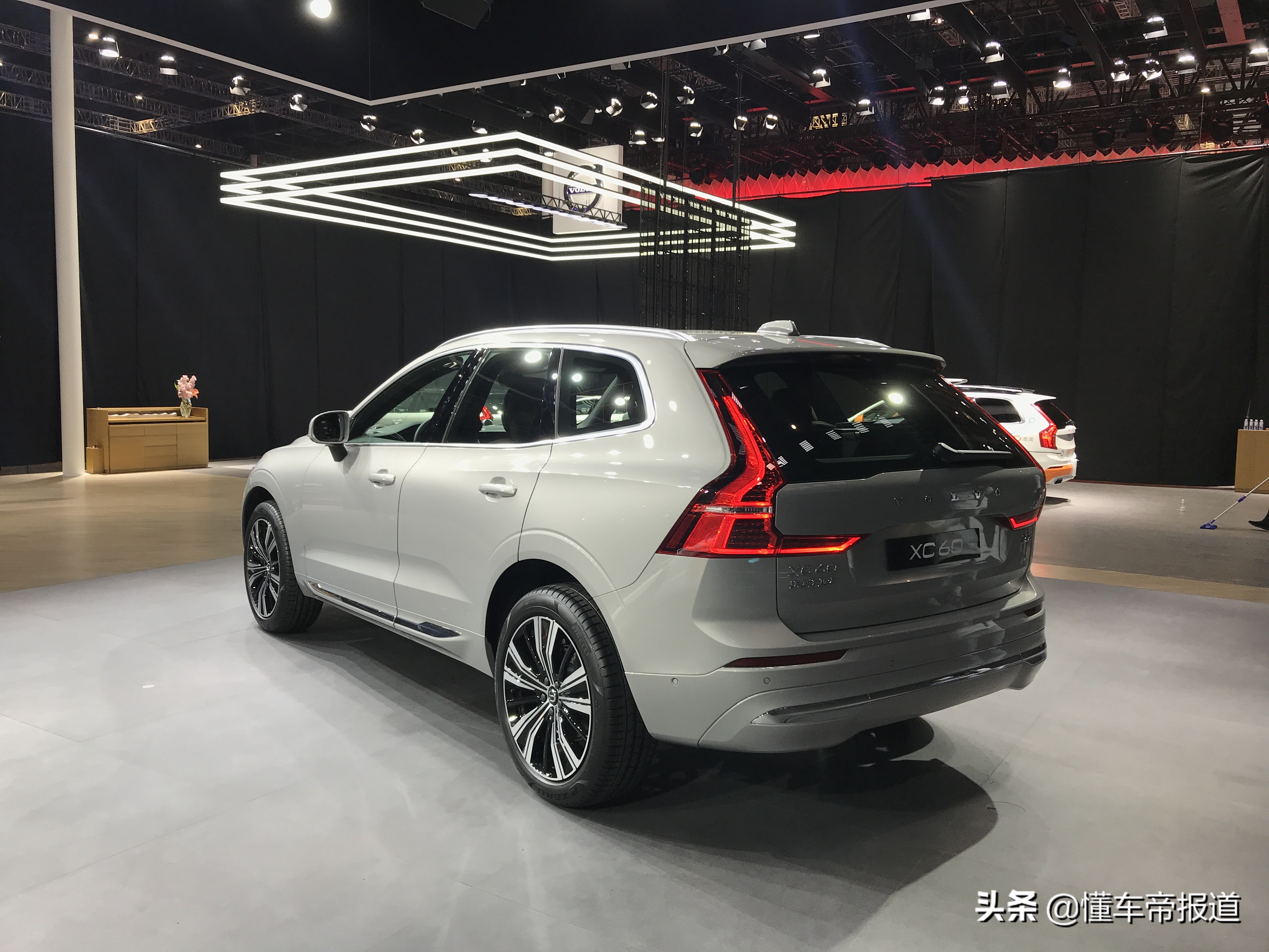 新车 | 换装水晶挡杆升级高德地图！沃尔沃XC60登陆上海车展