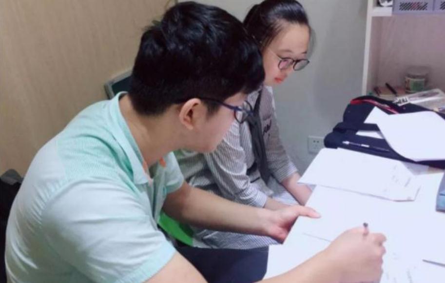 住家教师月薪3万，要求英语六级以上，“保姆式家教”可行吗？