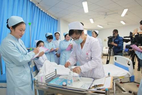 成都成医一附院护士学校就业前景怎么样？