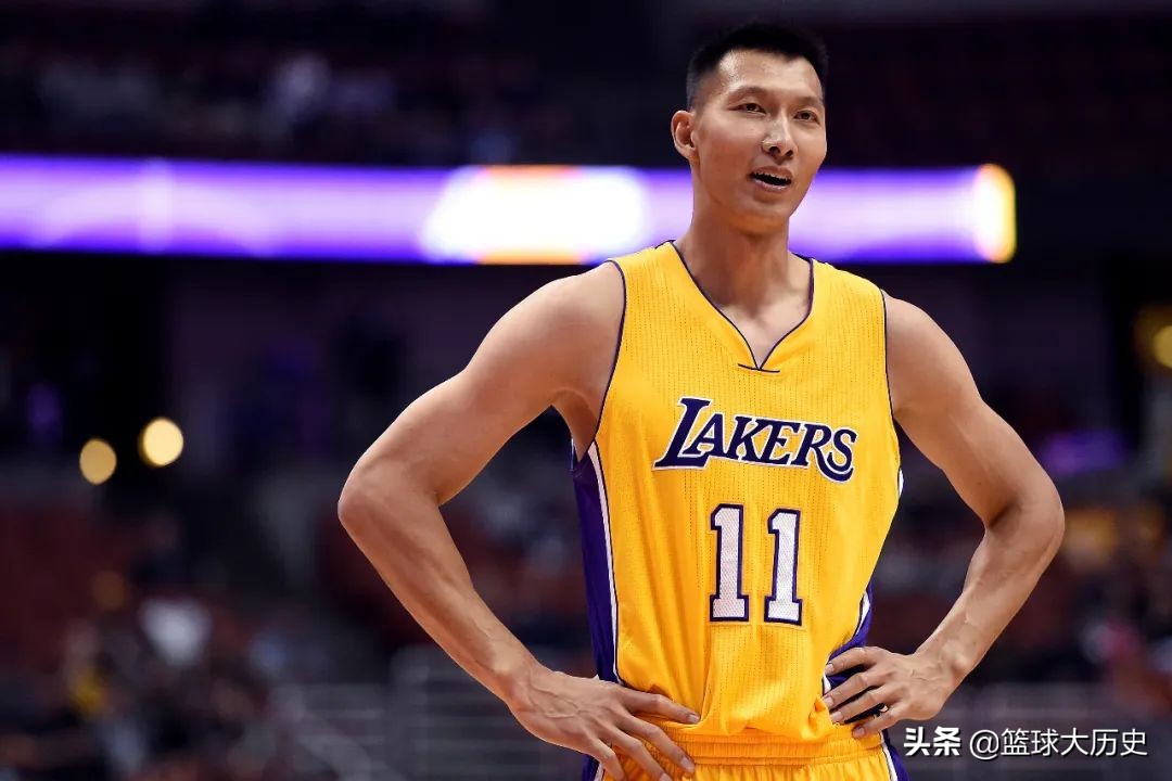 易建联当年为什么离开nba(69天！易建联短暂的湖人时光，分明能留下来，为何主动解约？)