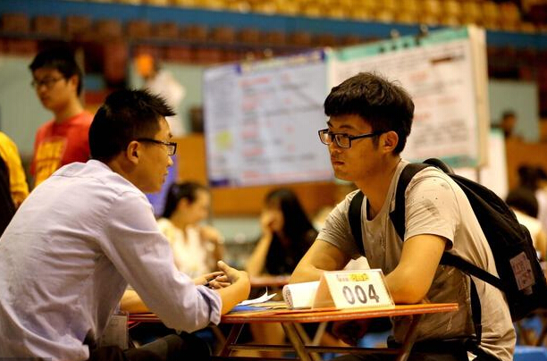 未来10年“不会过时”的3个专业，薪资待遇好，就业形势也不错