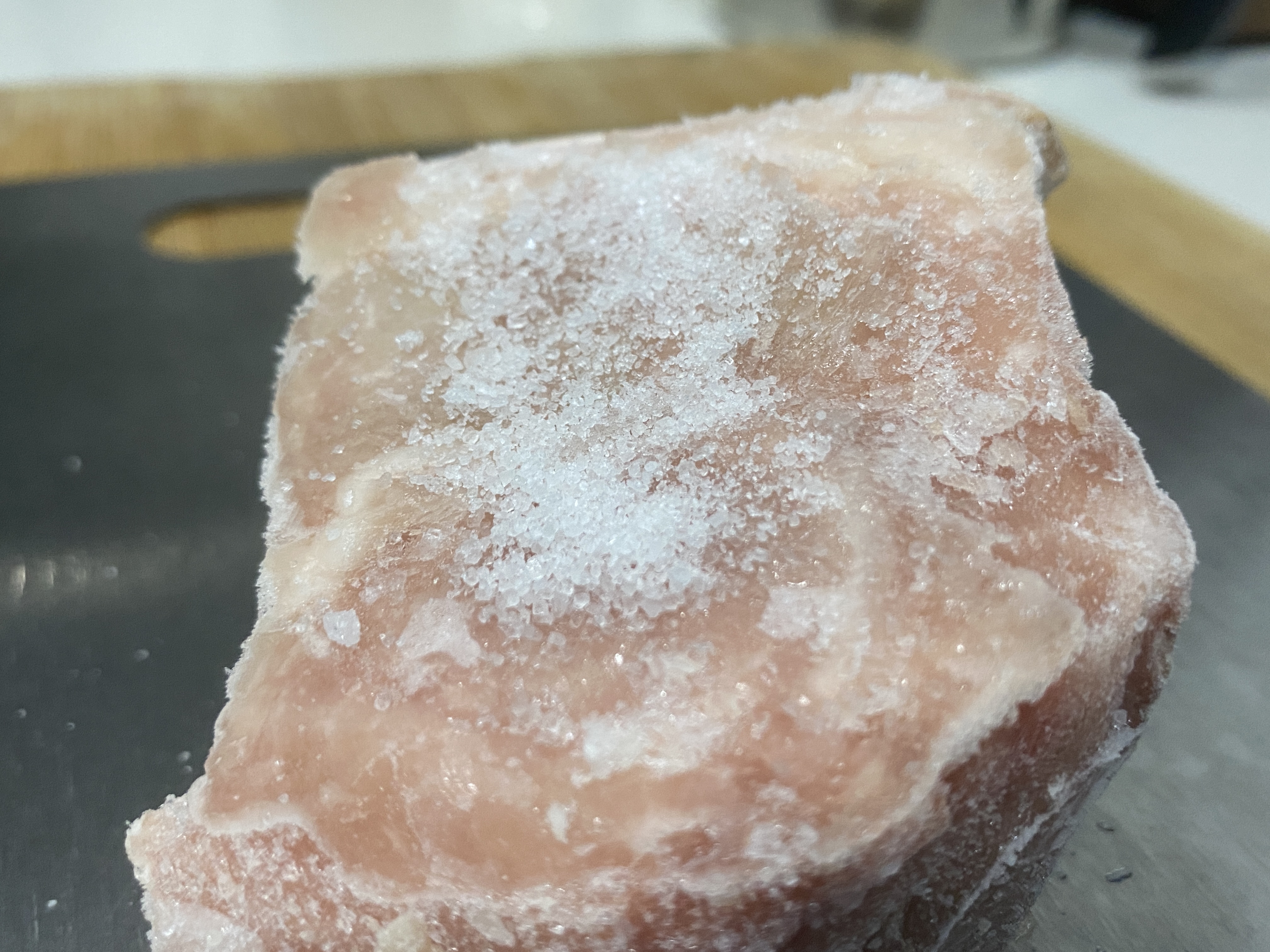 冷冻猪肉不要直接用水泡,用这3个方法解冻,和刚买的肉一样新鲜