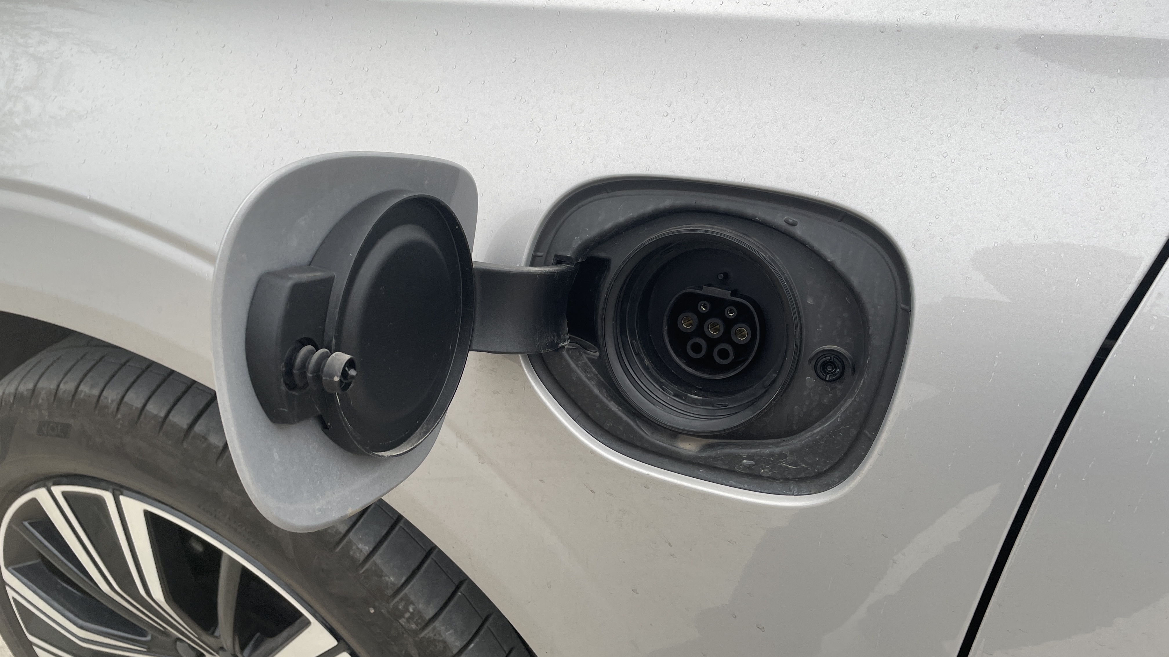 插混版与普通版有何不同，试驾体验XC60插电式混动版