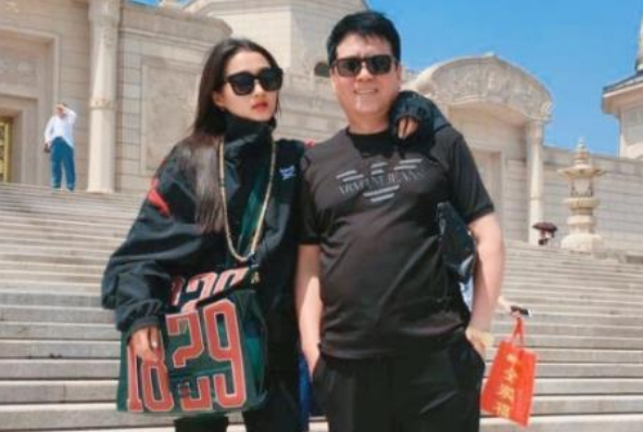 大学生坐火车能享受半价票，初中生为何要买全票？和学历没啥关系