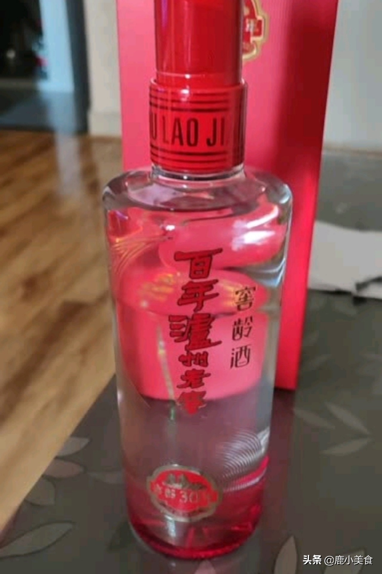 白酒送礼,8款“中端级”浓香型白酒最合适,价格不贵上档次
