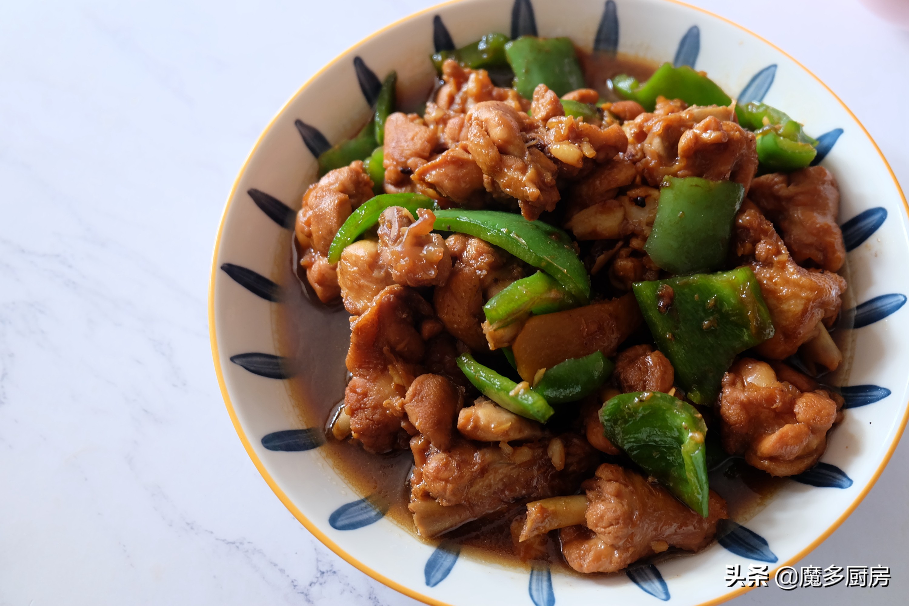 老家村里人都爱吃鸡肉，这做法简单可口又下饭，鲜嫩入味太好吃了