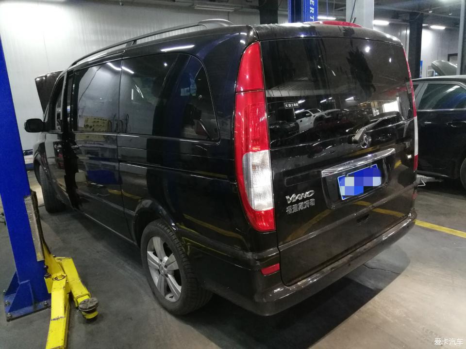 奔驰唯雅诺发电机不发电 我们这样简单维修