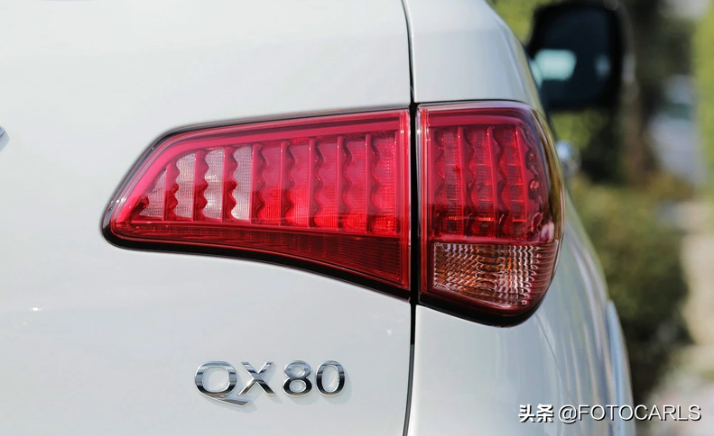 英菲尼迪QX80 5.6L V8实拍，最低售价113.8万，为啥干不过LX570？