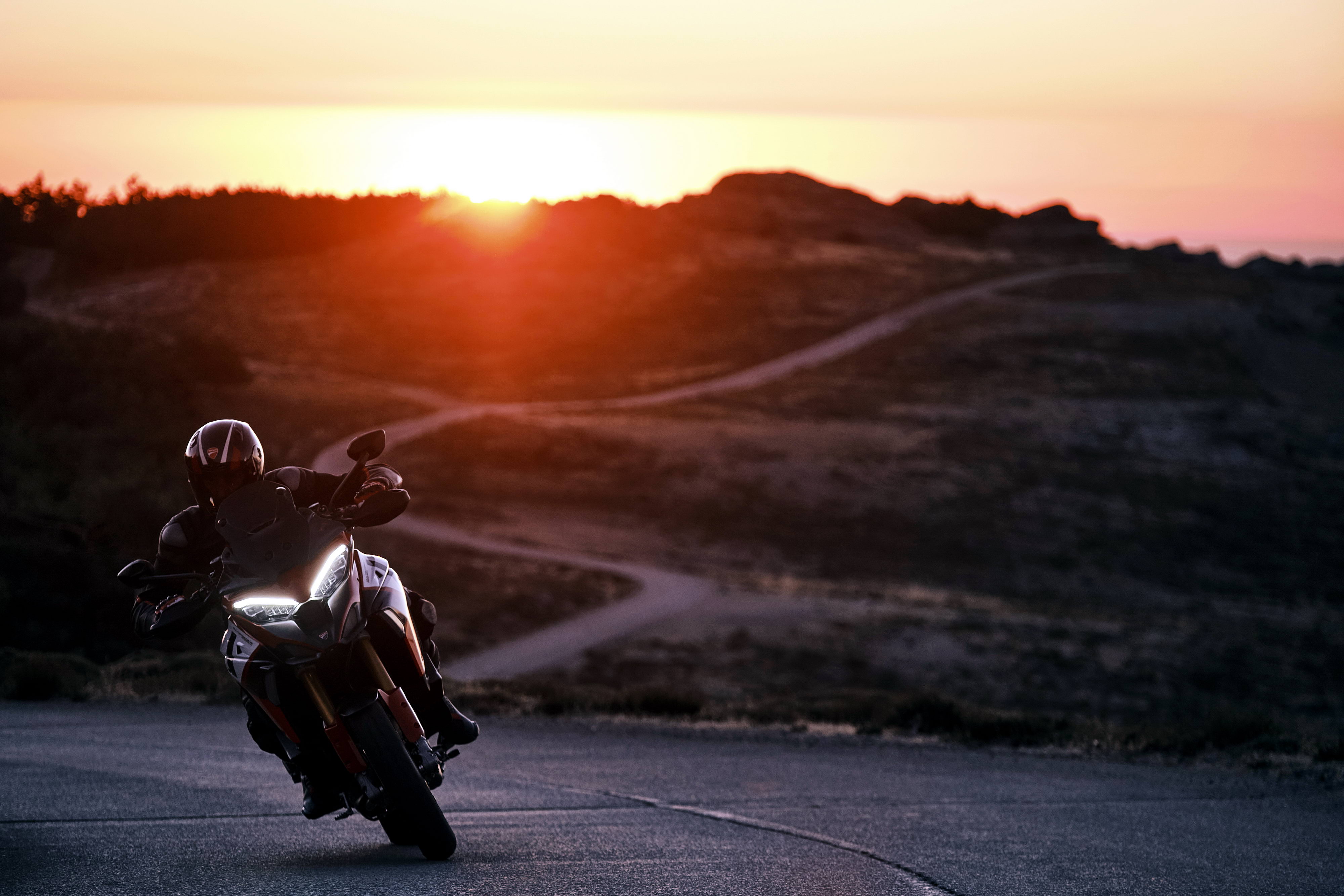 杜卡迪 2022 Multistrada V4 派克峰版 户外特写