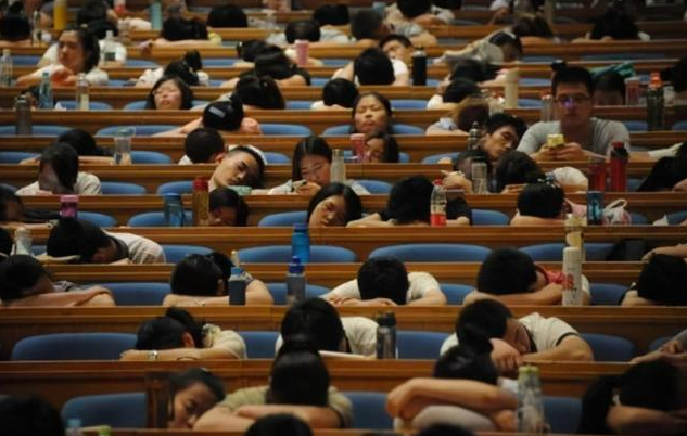 大学期末考试并不难，为何很多大学生挂科？学姐：主要因为这5点