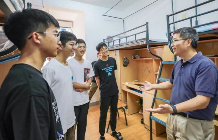 新生开学后会进行特别审查，不符合标准，成绩再好也可能被退学