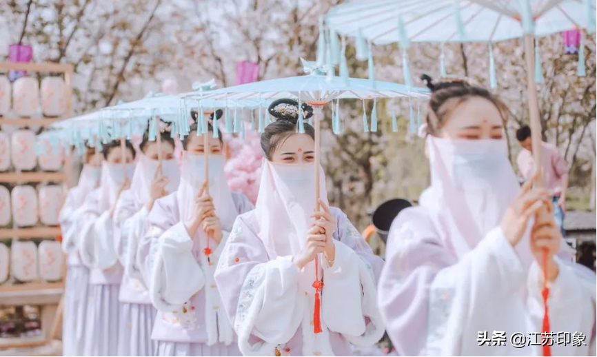 因为这是我收到的第一个生日礼物（生日那天他收到许多朋友送的礼物）