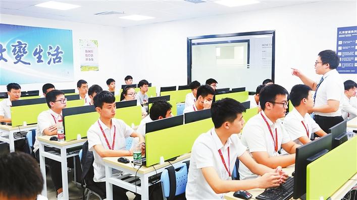 上名牌大学，读北大青鸟都有锦绣前程