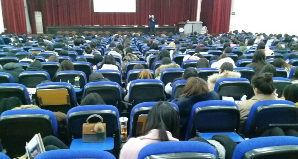 大一新生注意，这4个学科“挂科率”很高，而且补考更艰难