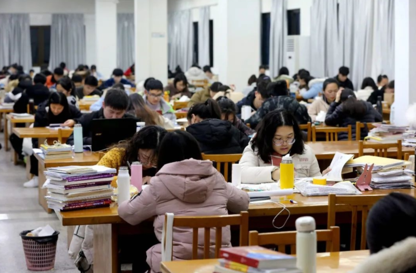 这三所大学从排名靠前，到现在“退步明显”，反差之大叫人惋惜