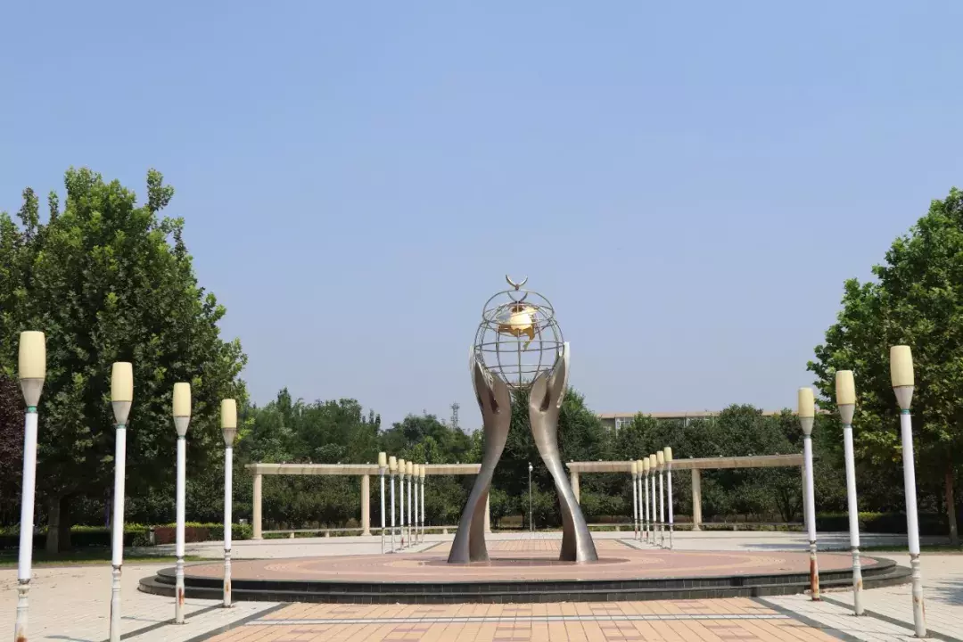 石家庄康福外国语学校：收获华盛顿大学、伦敦大学学院录取通知书