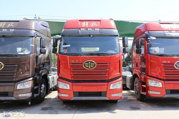 560马力国六排放，售价44万，实拍解放J6P领航版2.0牵引车