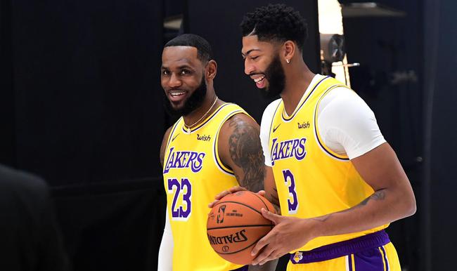 为什么nba爵士球迷那么多(NBA哪支球队粉丝最多？湖人仅第二，篮网未入前十)