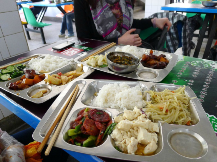 大学生食堂火了，物美价廉令人心生向往，网友：后悔没好好读书