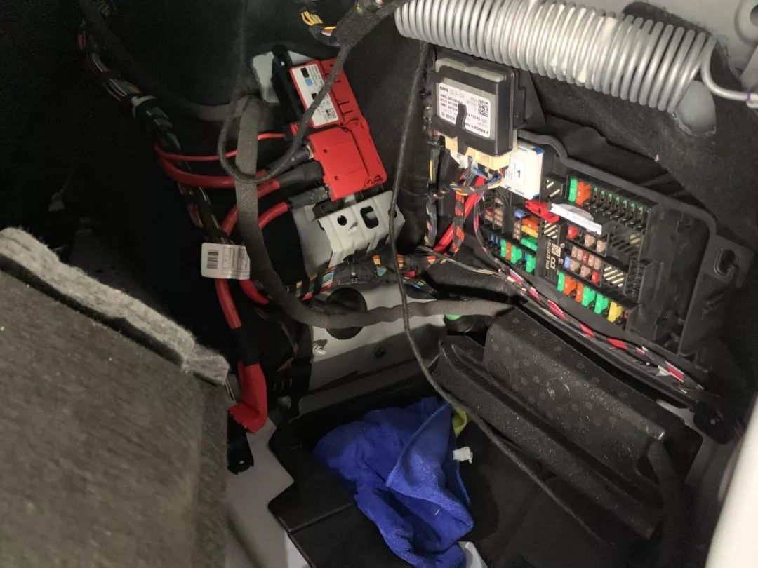 宝马3系电瓶在哪里(买的是全新宝马3系) - 四帝国车市