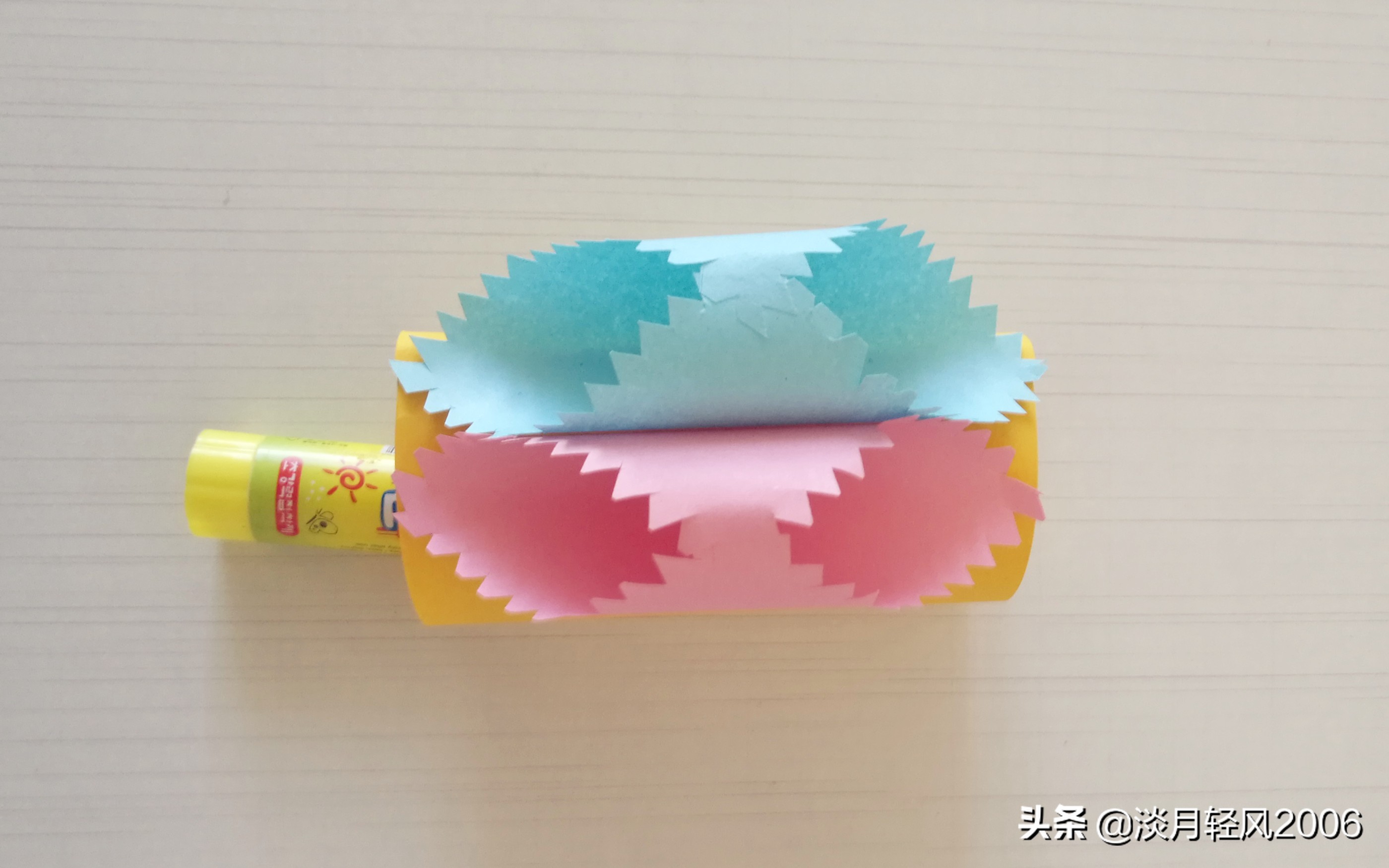 制作花灯的步骤（简单好看彩色卡纸制作花灯教程）