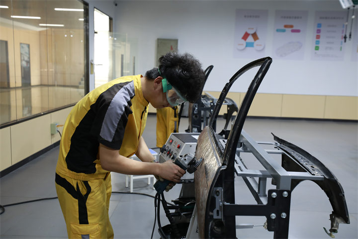 13什么是钣金工?主要是干什么的?