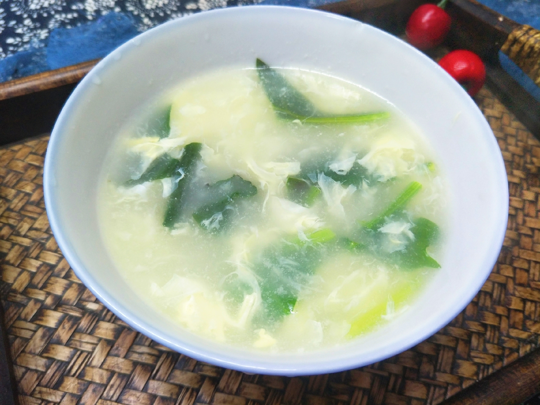 天冷了，教你做道菠菜汤，浓稠好喝，菠菜翠绿清香，孩子都爱喝