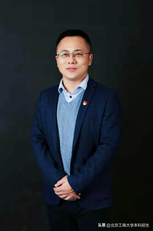 集体爆照！北京这所高校辅导员天团高能亮相，17人个个有颜有才！