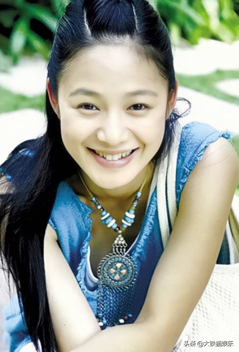 时认识了姜武,2002年姜文接拍《理发师》时向剧组推荐周韵任女主角