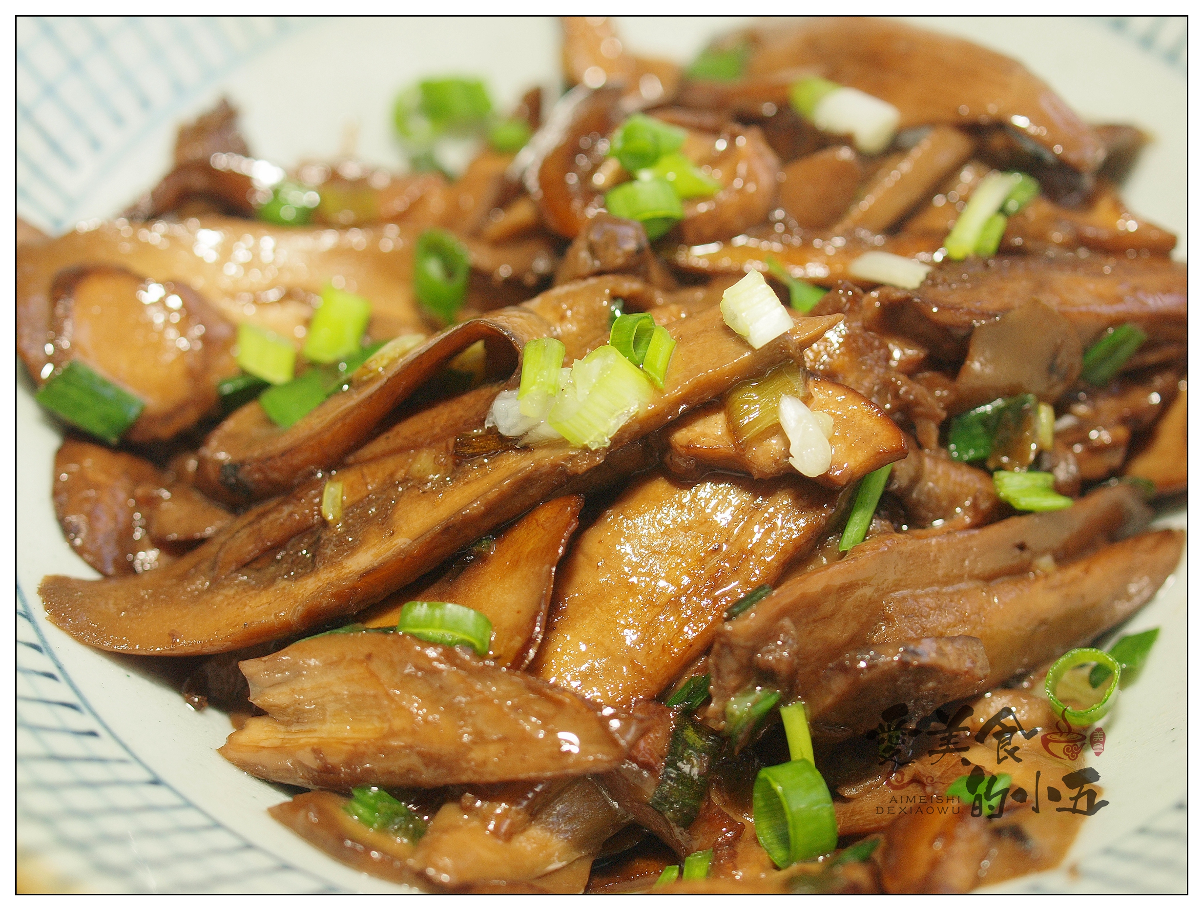 炒野生菌(爆炒牛肝菌,舌尖上的美味,不需要很么技巧,只要将它炒熟即可