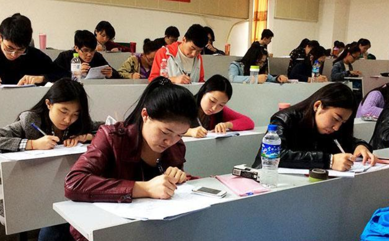 花几万报名“公务员”培训班，究竟值不值得，过来人告诉你真相