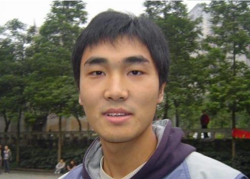 因不满孙俪断捐，而发长文“反咬”一口的向海清，如今咋样了？