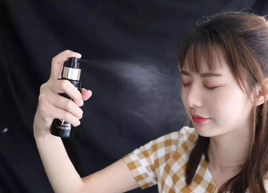 “定妆粉、蜜粉、定妆喷雾、粉饼”，到底是有什么区别？